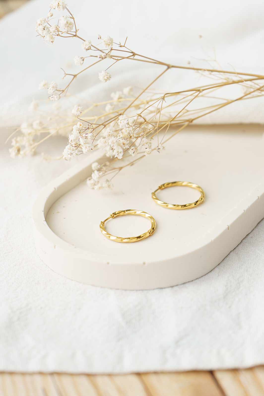 Anillo acero gotas dorado