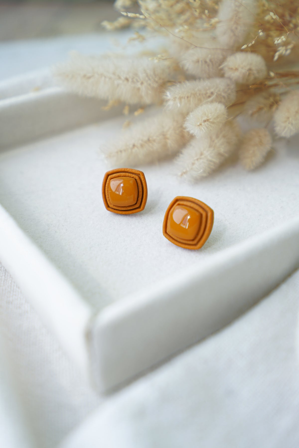 Pendientes cuadrados, hechos a mano en arcilla polimérica, en colores otoñales
