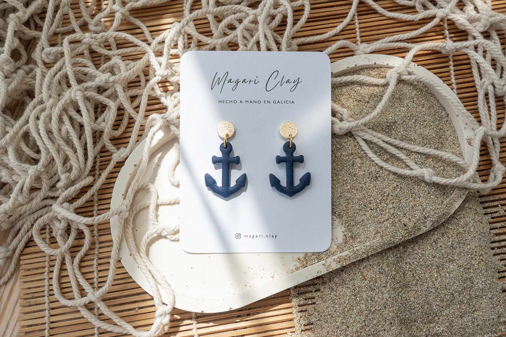 Pendientes ancla marinera en azul marino