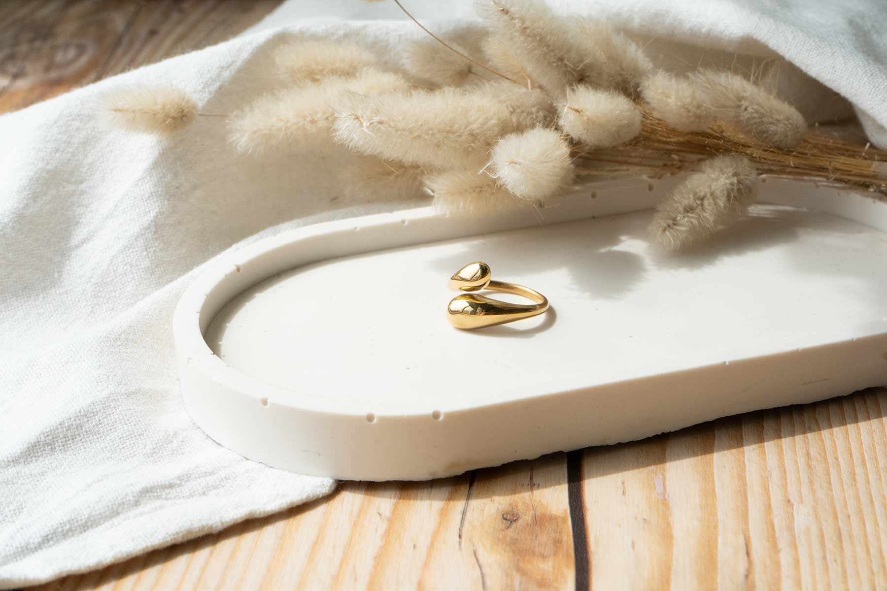 Anillo acero gotas dorado