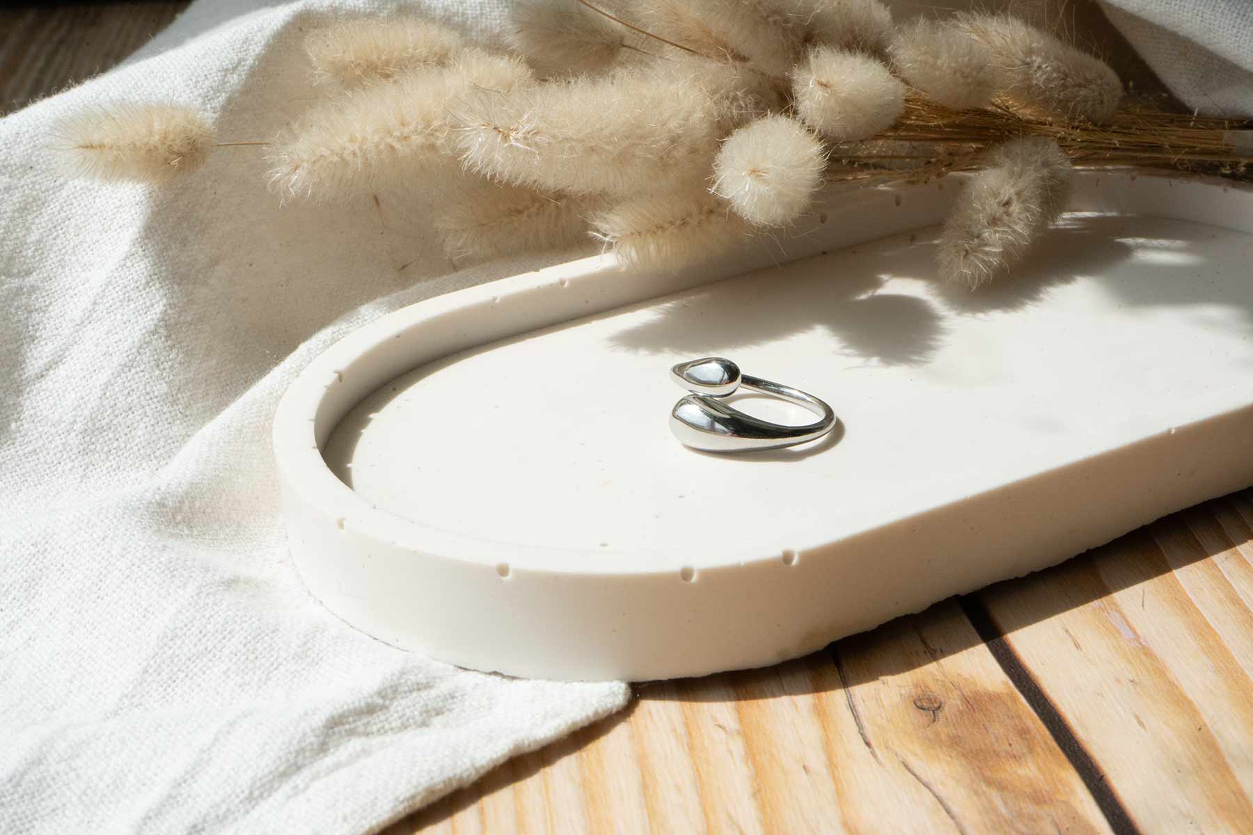 Anillo acero gotas plateado