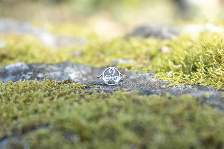 Anillo celta trisquel plateado