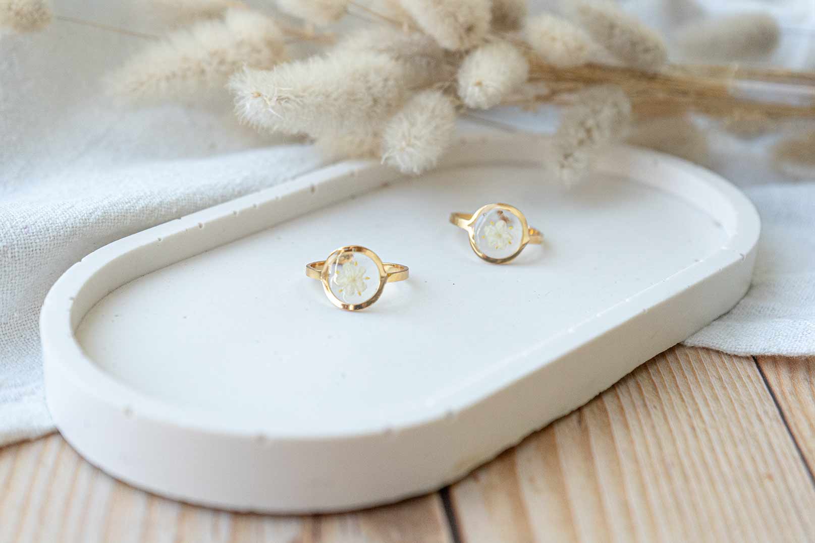 Anillo resina flores