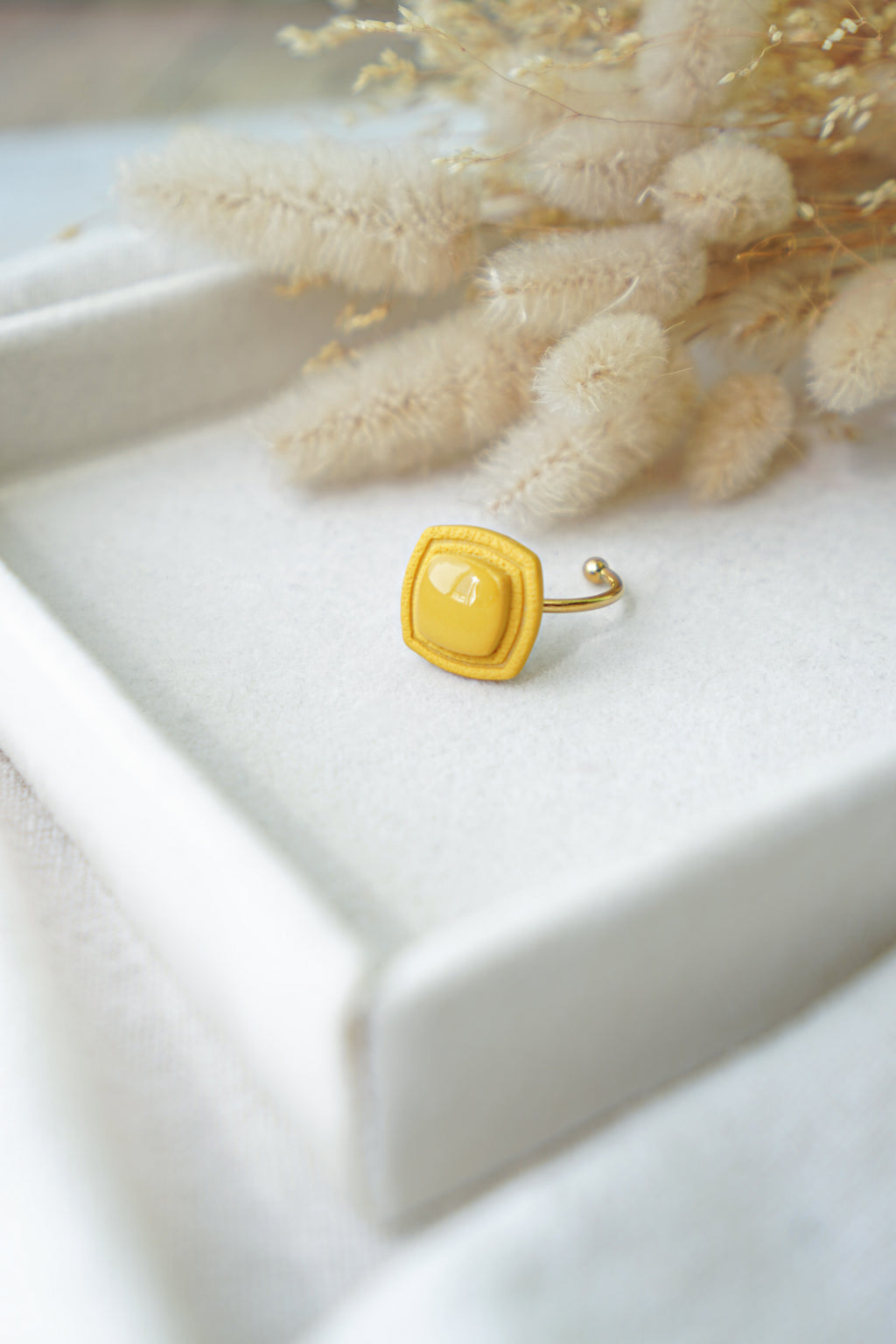 Anillo cuadrado, hecho a mano en arcilla polimérica, en colores otoñales