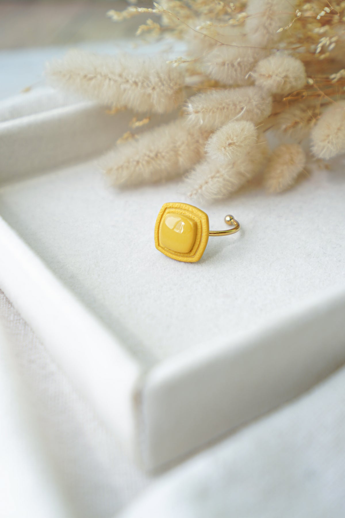 Anillo cuadrado, hecho a mano en arcilla polimérica, en colores otoñales