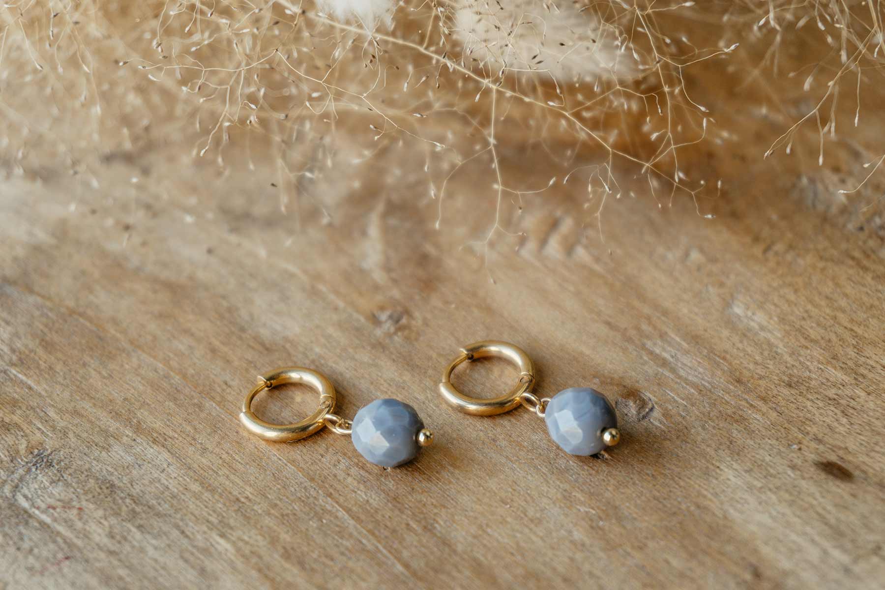 Aros de acero con cristal gris