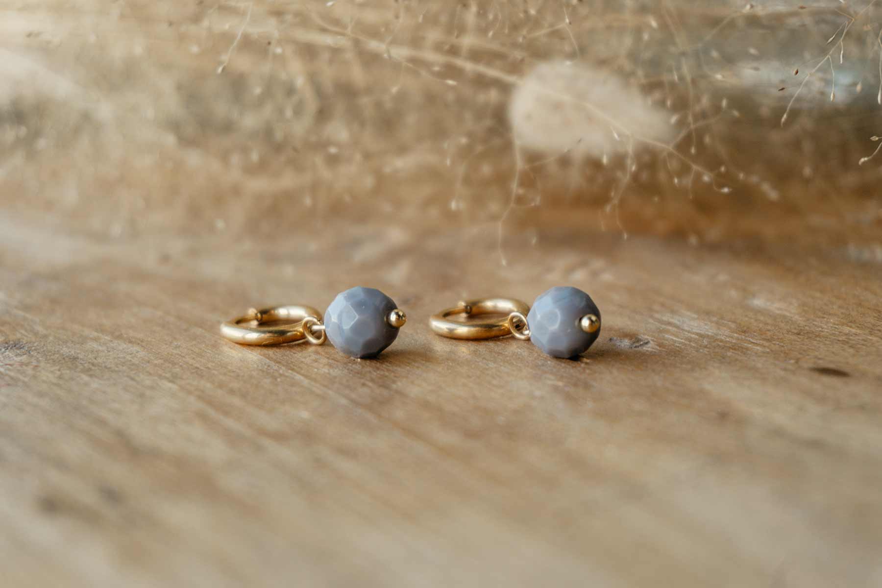 Aros pequeños con cristal gris
