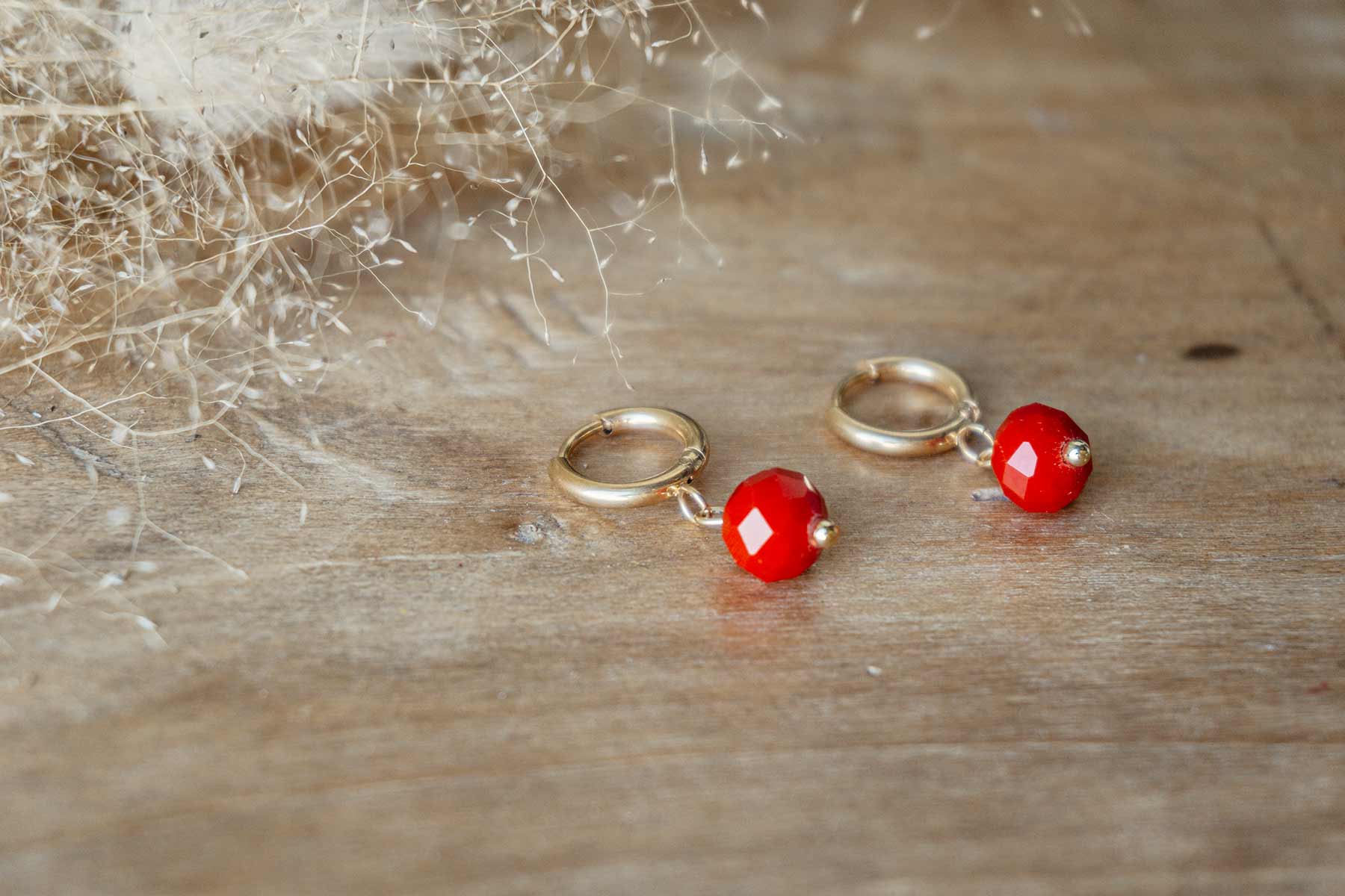 Aros con piedra roja