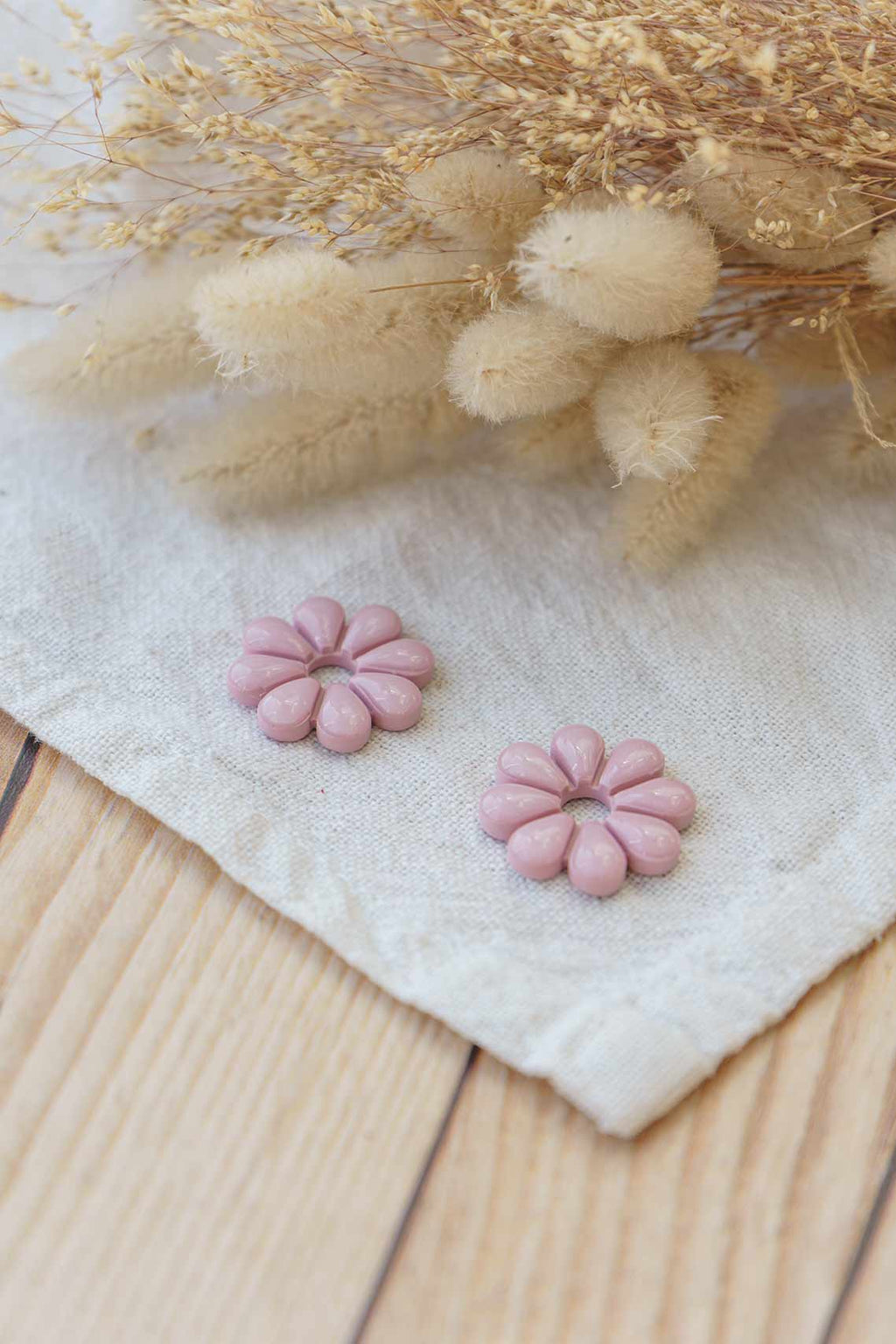 Charm margarita rosa pastel