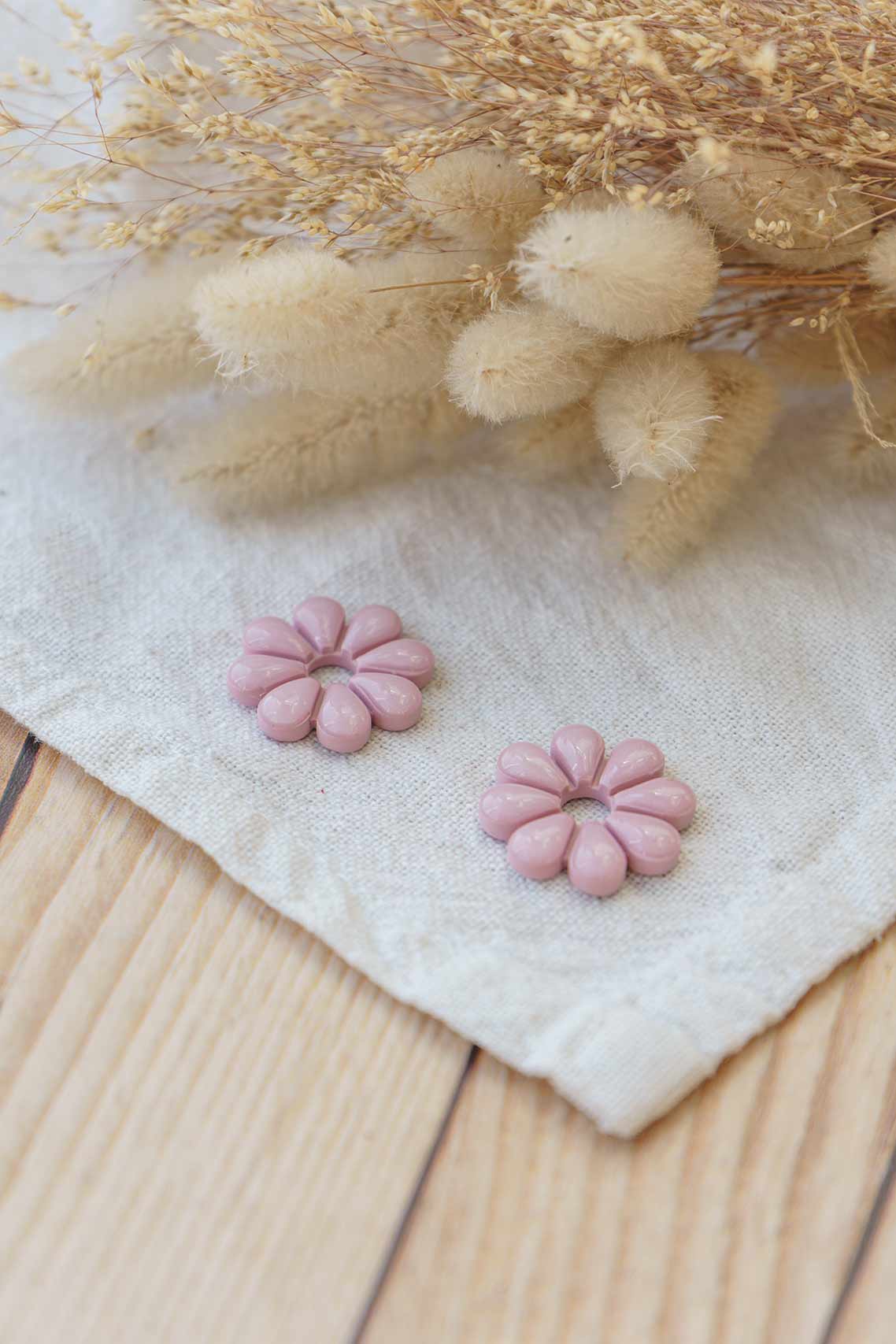 Charm margarita rosa pastel