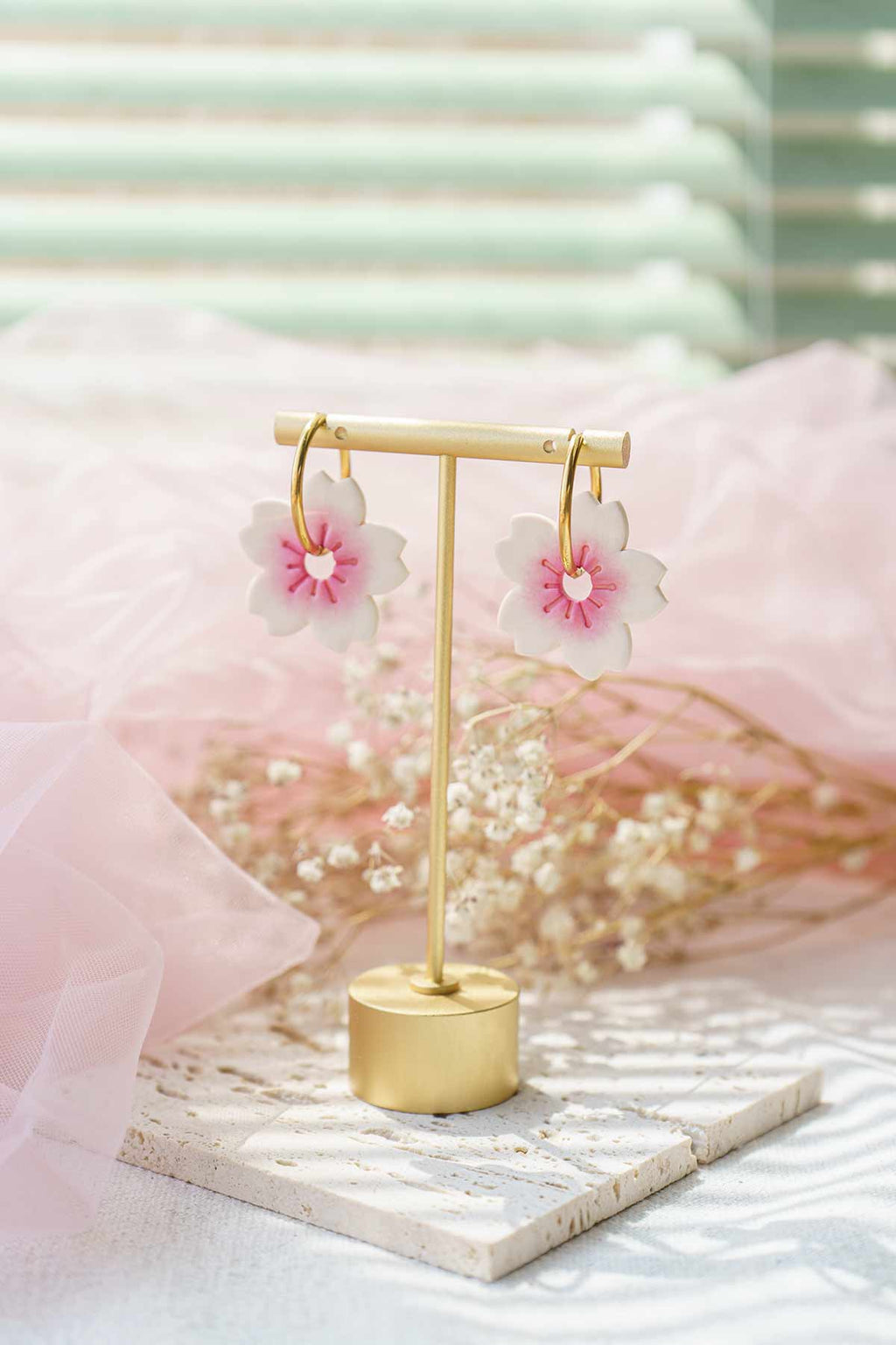 Pendientes flor de cerezo blanca