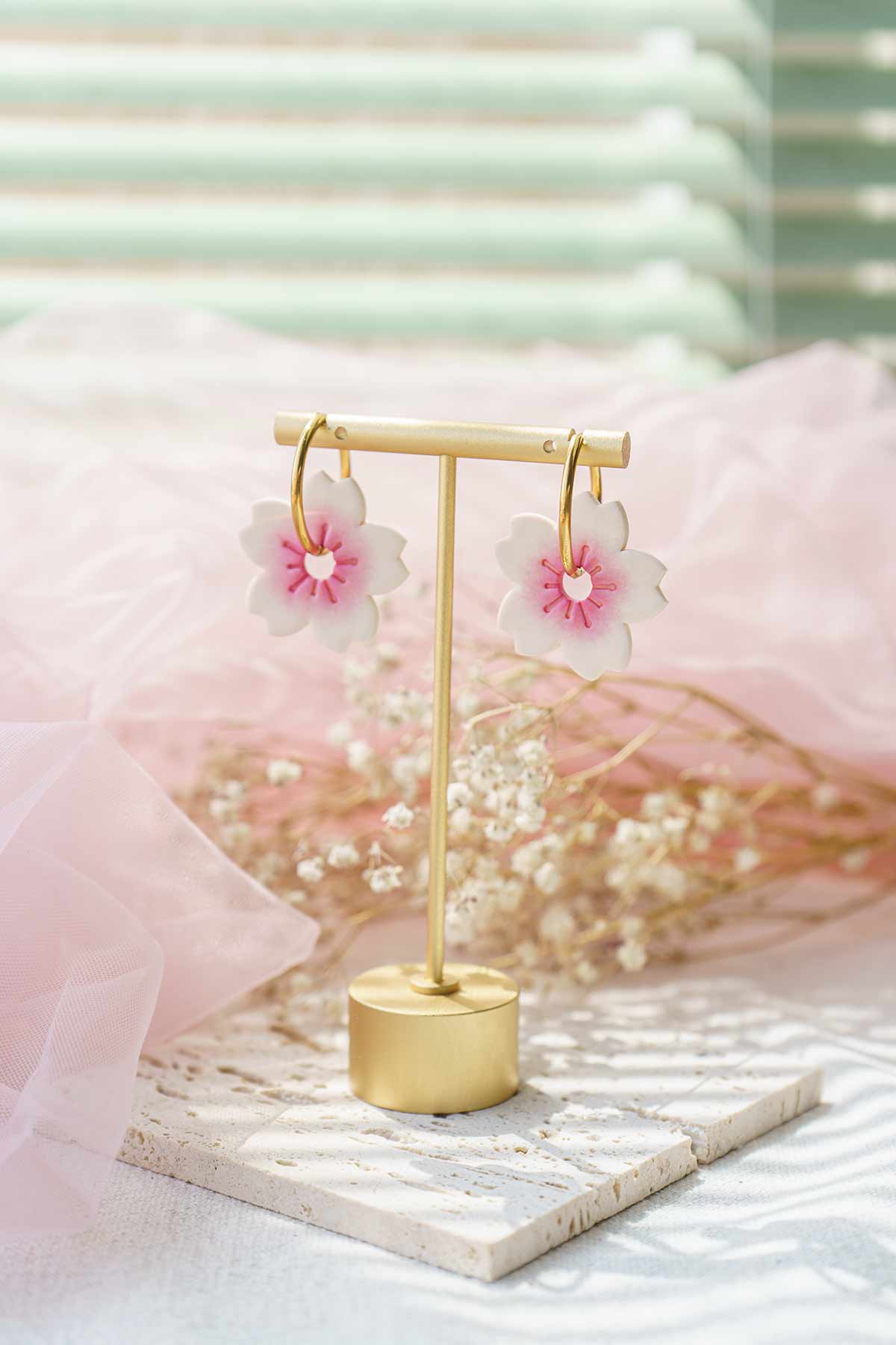 Pendientes flor de cerezo blanca