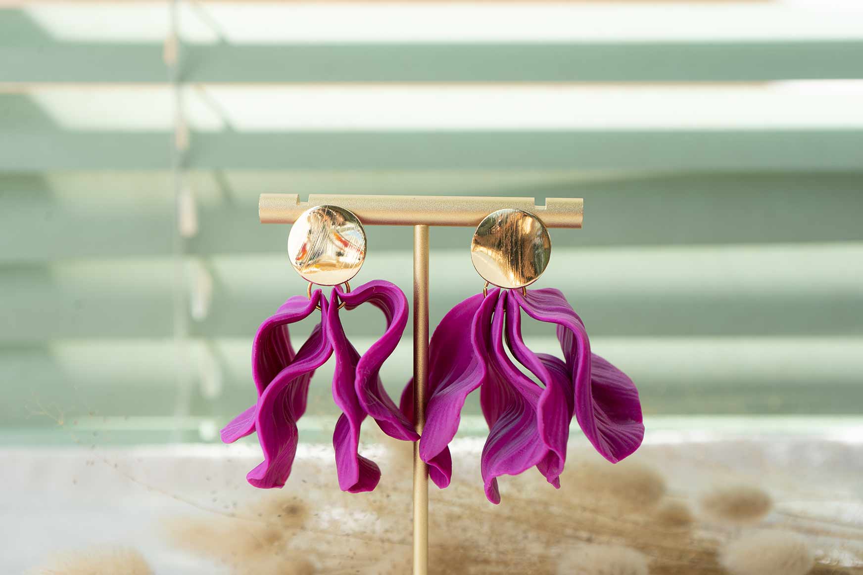 Pendientes pétalos púrpura