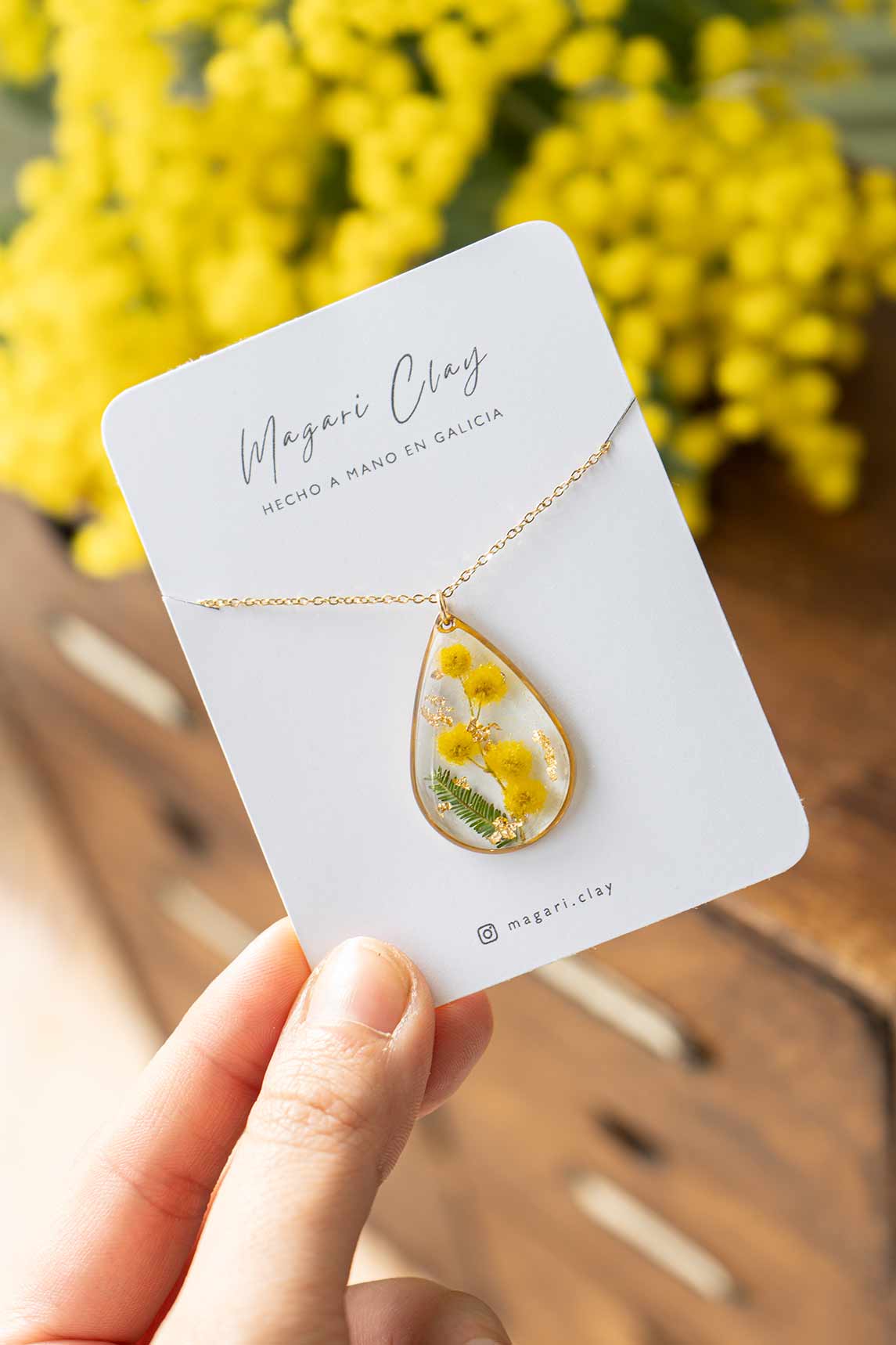 Colgante de mimosa natural