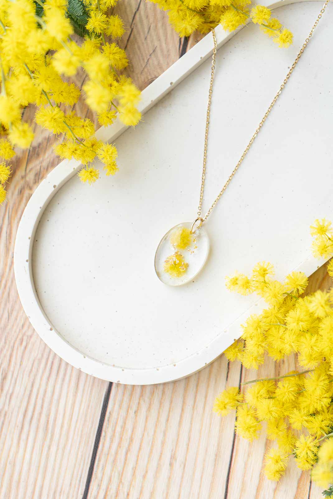 Collar de mimosa natural y pan de oro