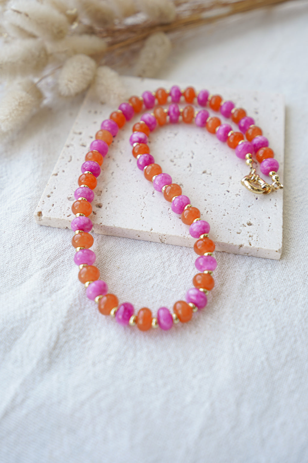 Collar piedras fucsias y naranjas