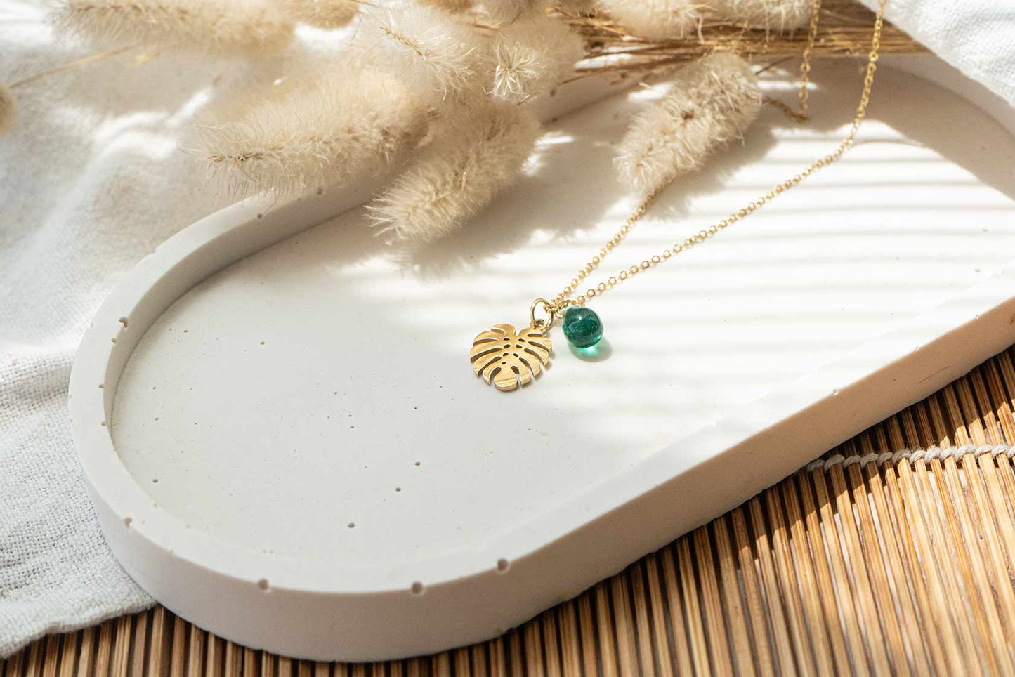 Collar monstera