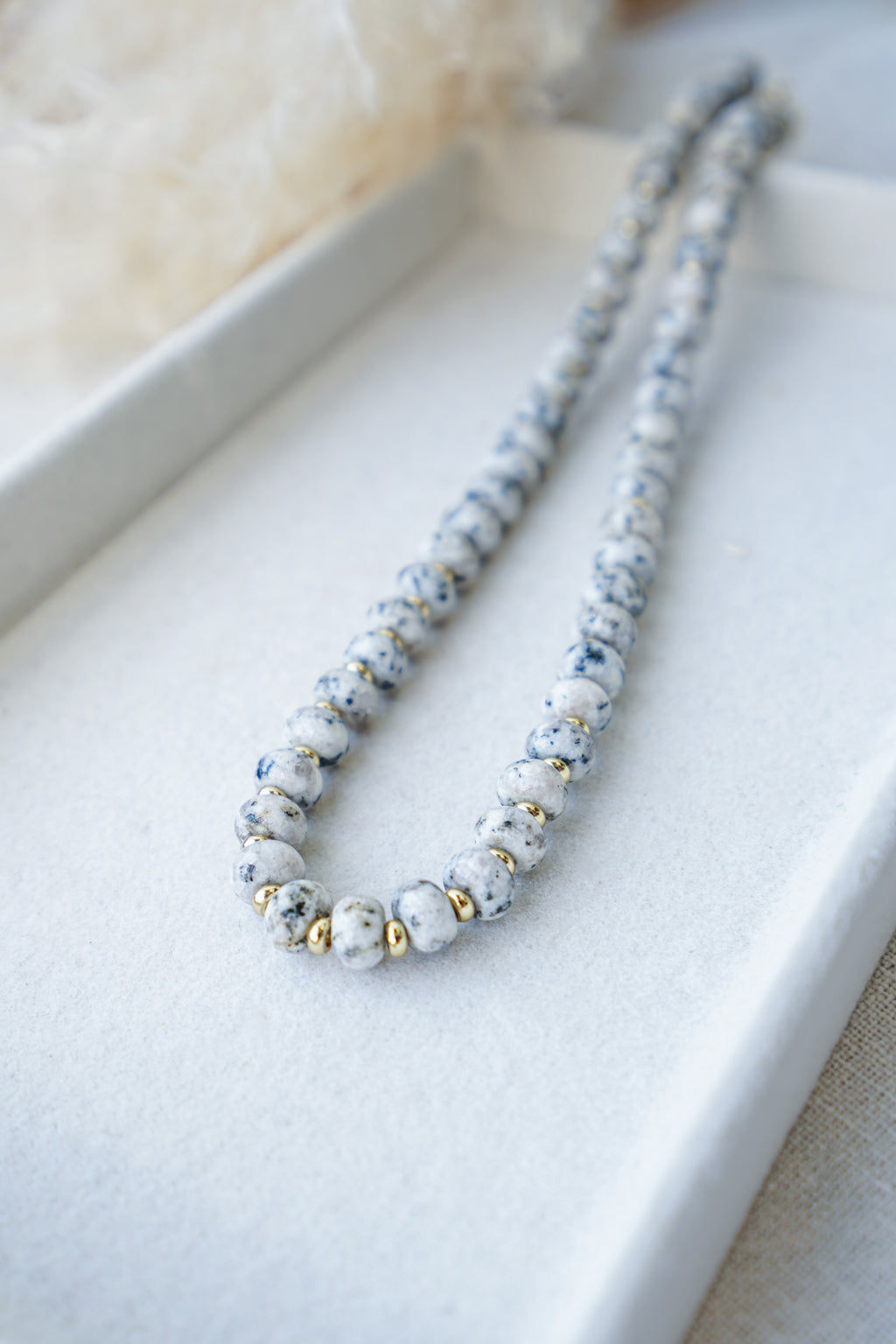 Collar BOSCO (piedras granito blanco)