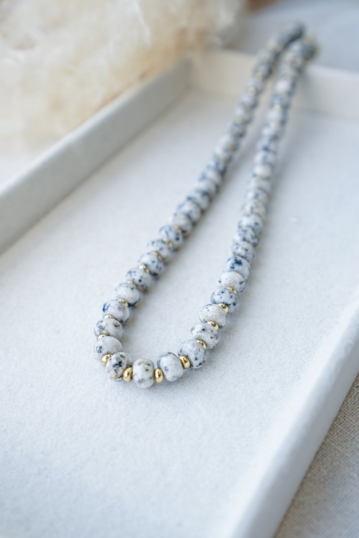 Collar BOSCO (piedras granito blanco)