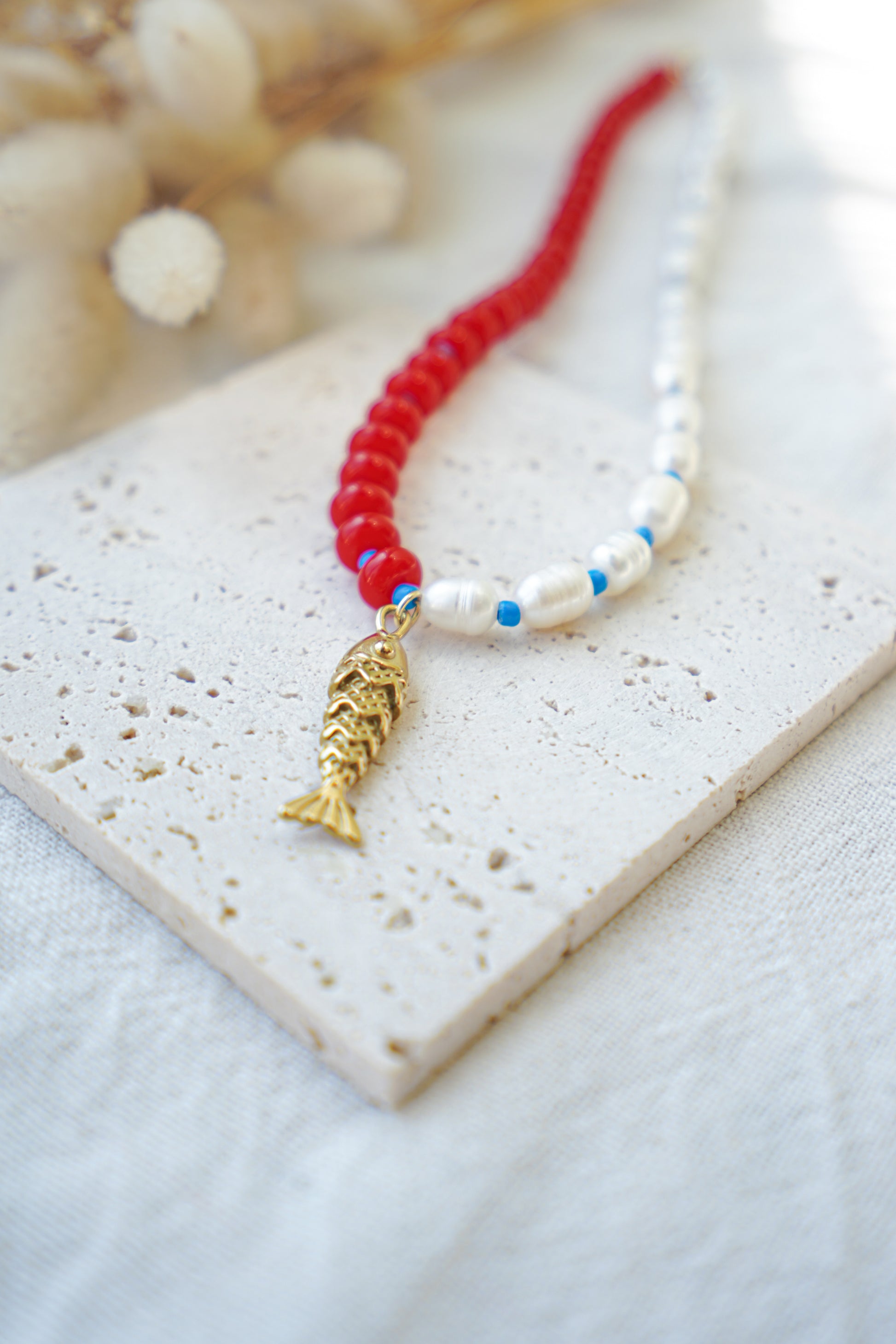 Collar azul, blanco y rojo