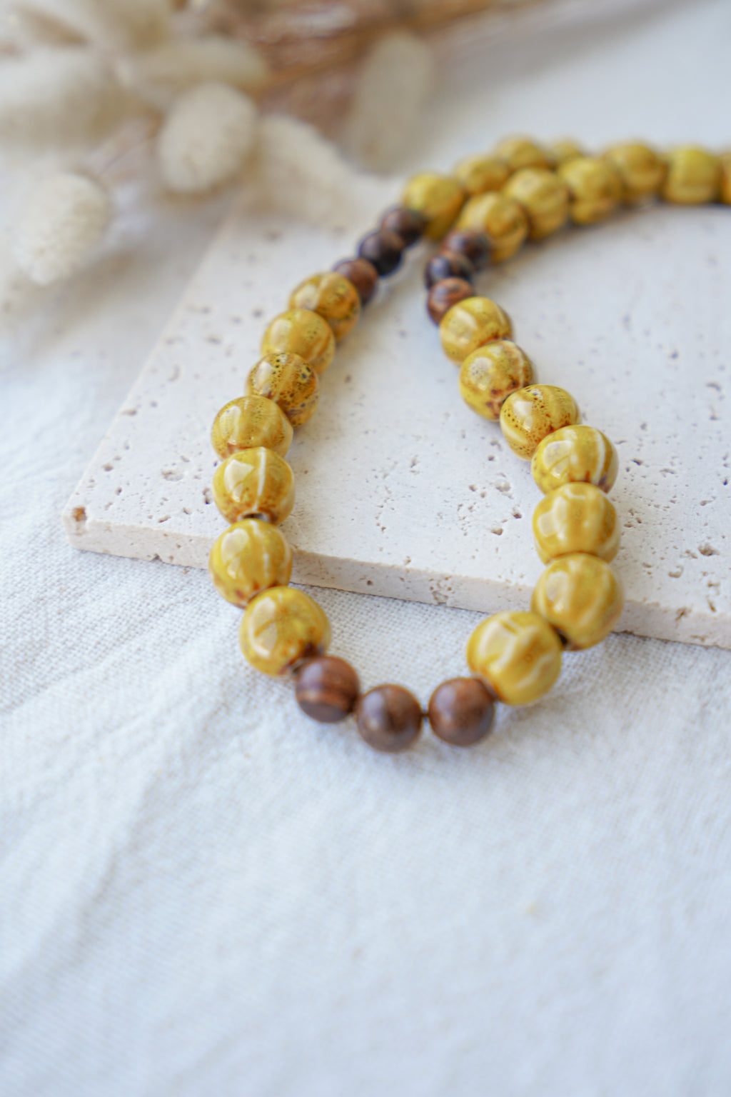 Collar cerámica cuentas de semilla de calabaza
