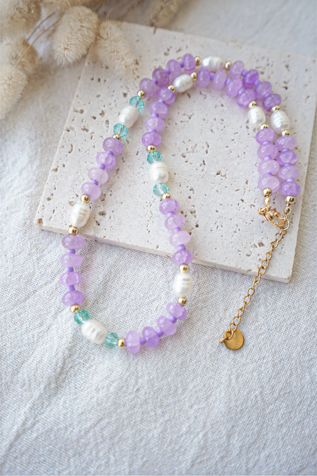 Collar violeta