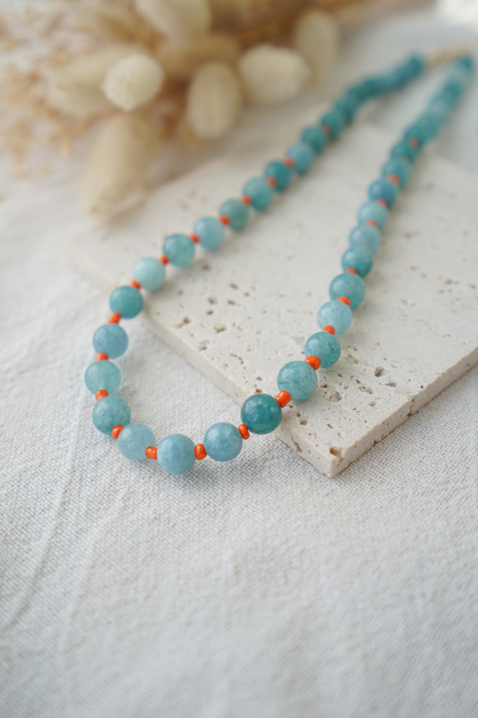 Collar piedras azules y naranjas