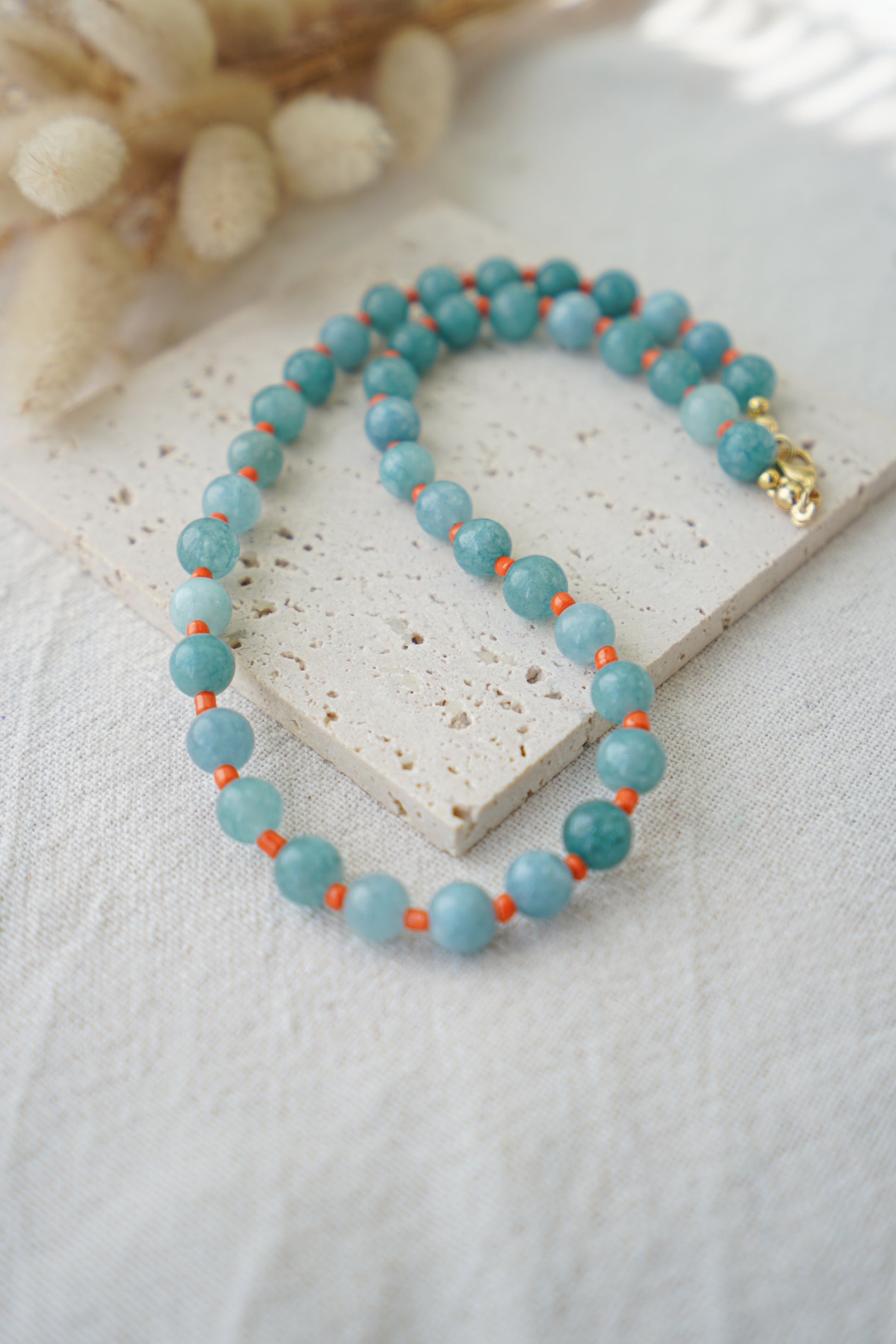 Collar piedras azules y naranjas