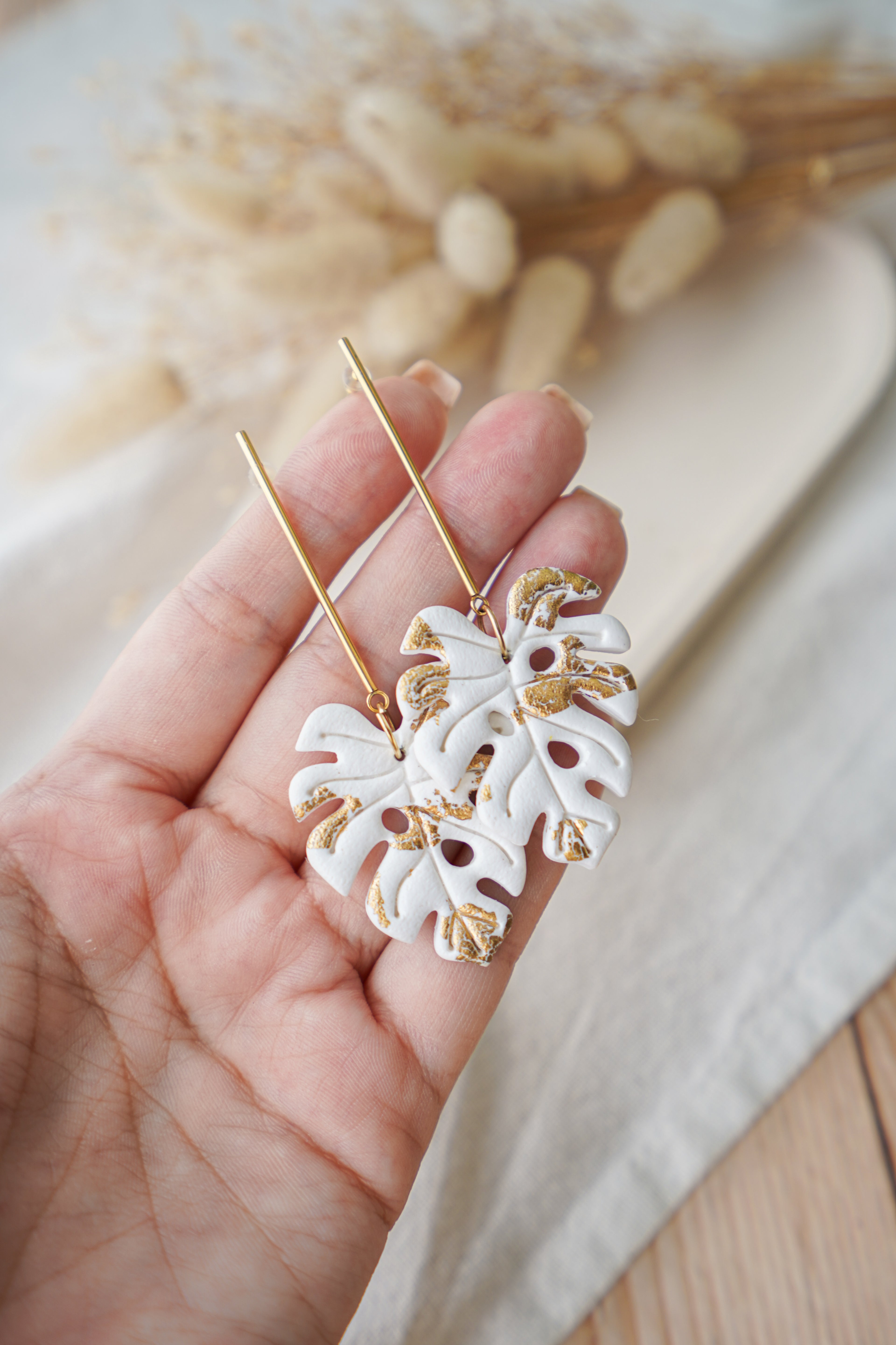 Pendientes Monstera Blanca y oro