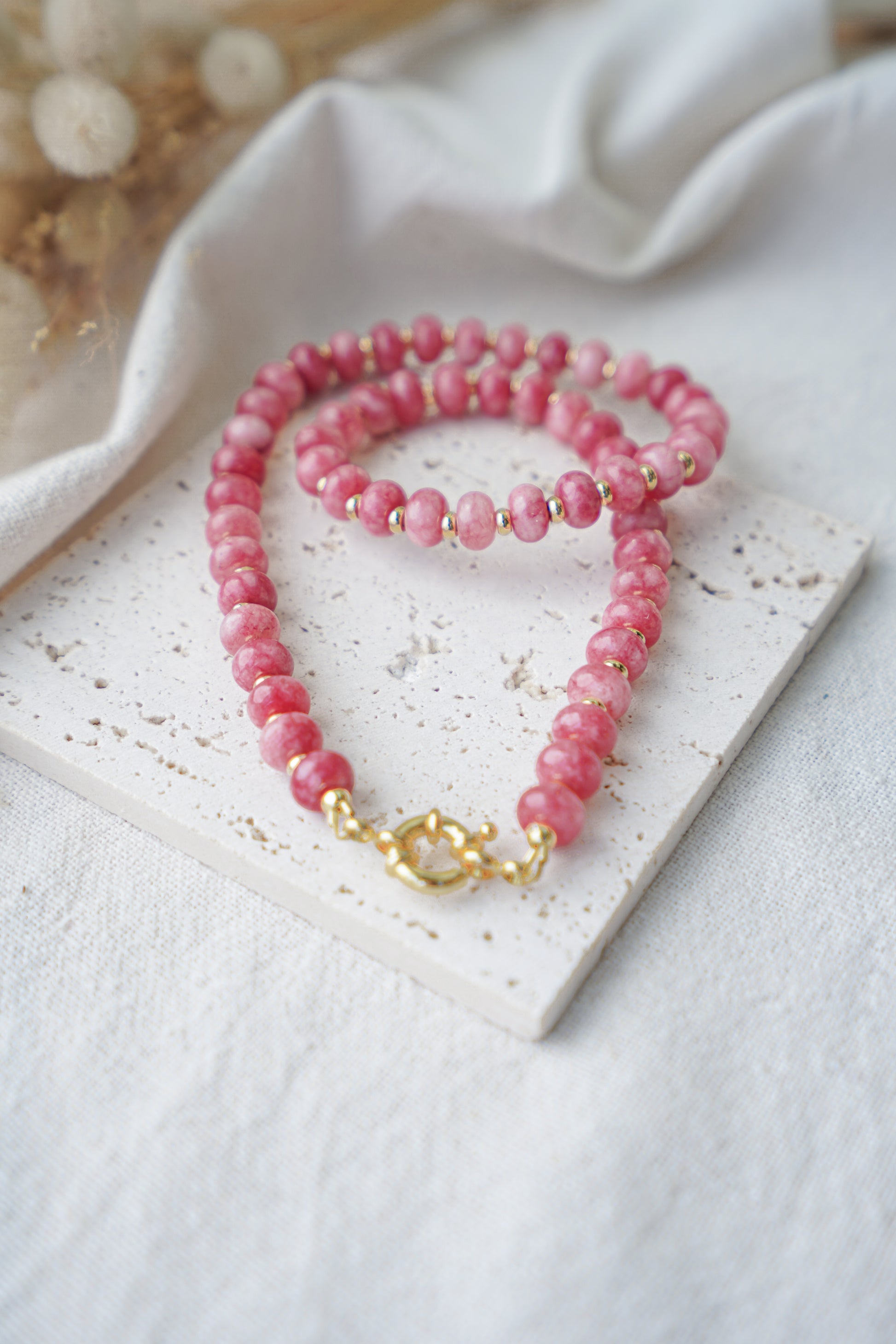 Collar ISOLA (piedras rosa fresa y crema)