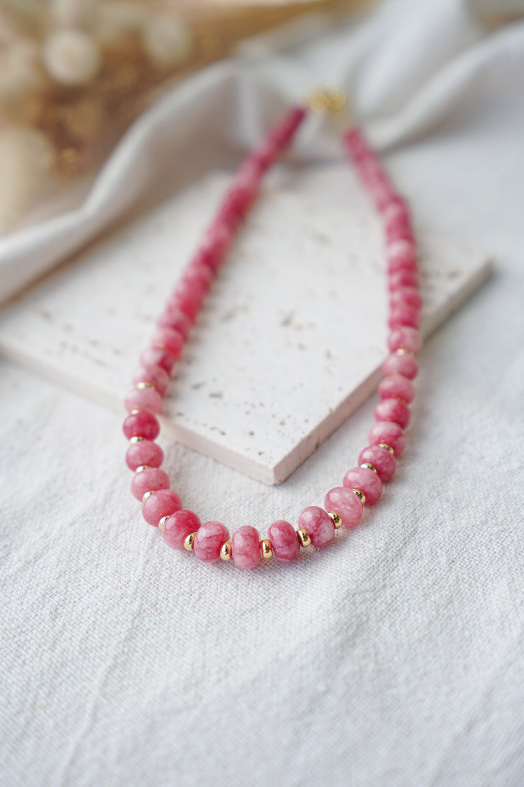 Collar ISOLA (piedras rosa fresa y crema)