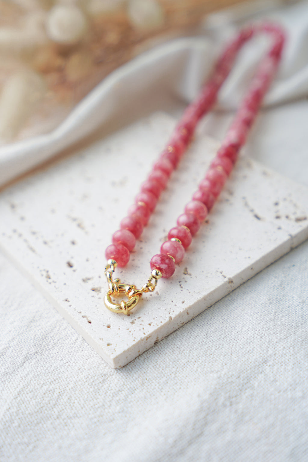 Collar ISOLA (piedras rosa fresa y crema)