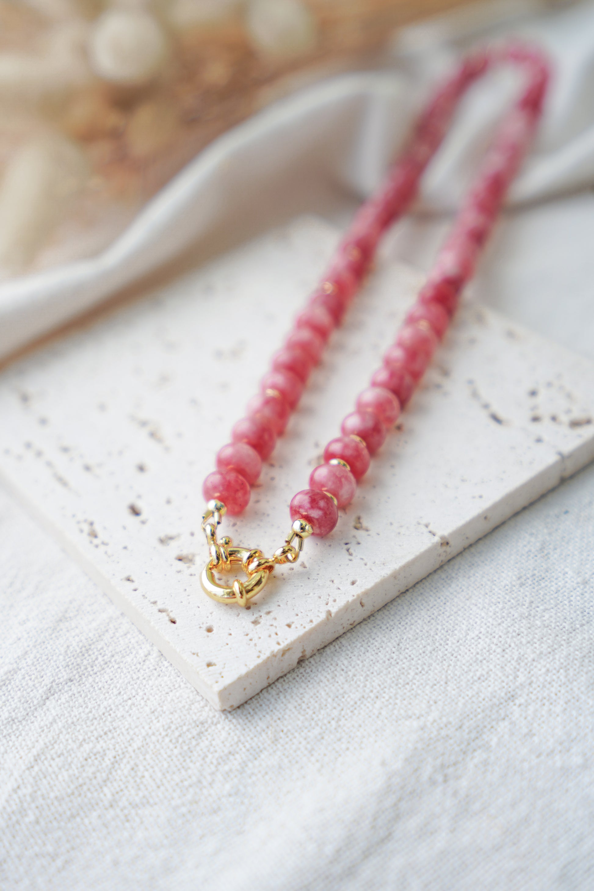 Collar ISOLA (piedras rosa fresa y crema)