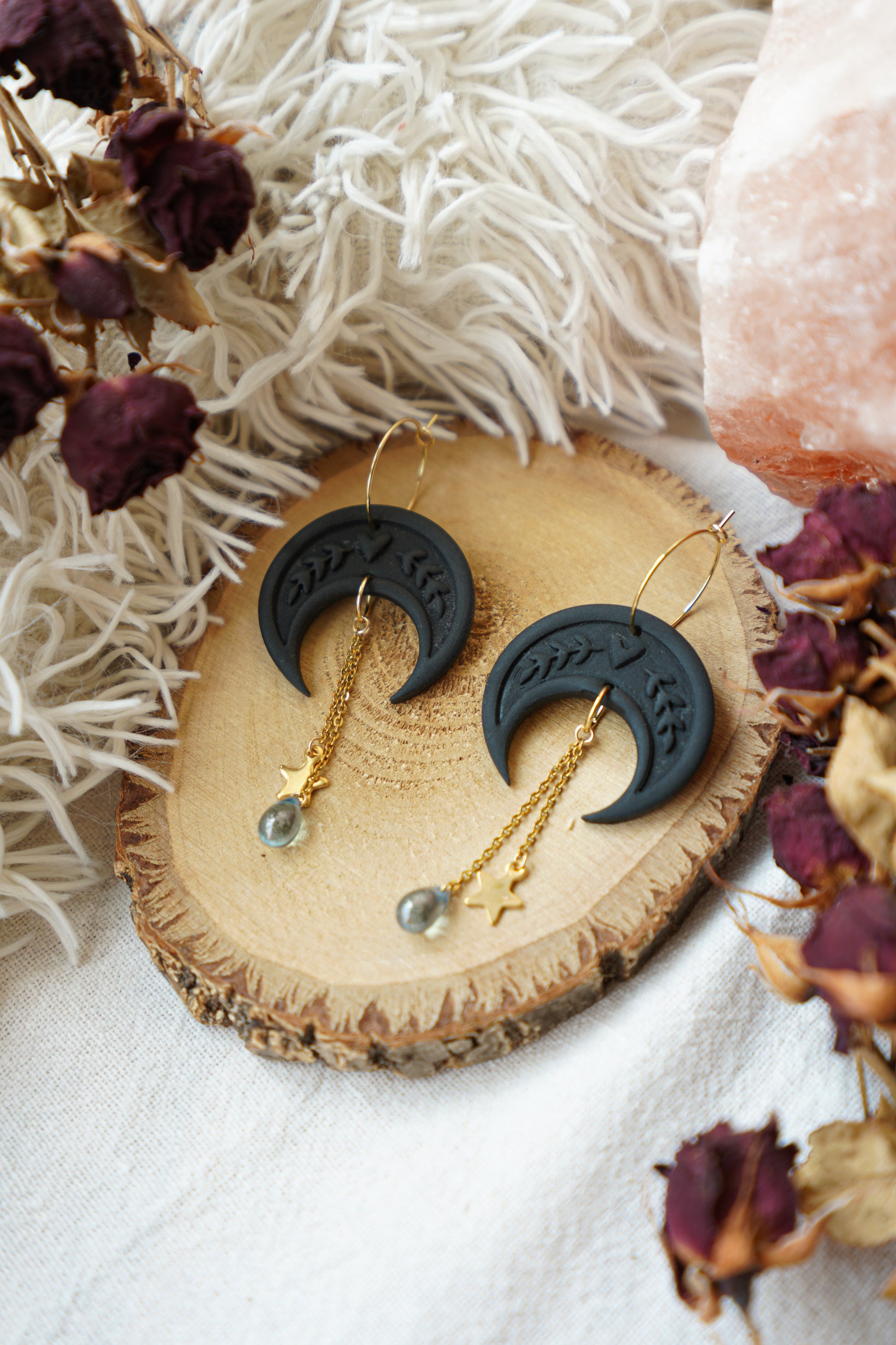 Pendientes HÉCATE (luna invertida negra) | Colección ALMA DE BRUJA 🌙