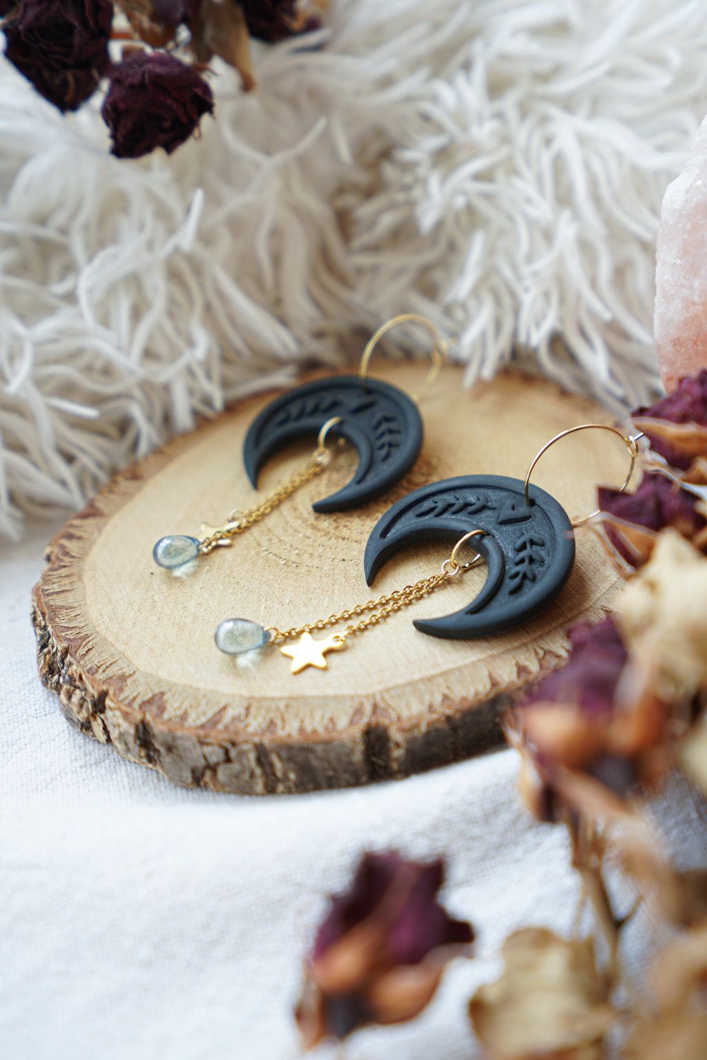 Pendientes HÉCATE (luna invertida negra) | Colección ALMA DE BRUJA 🌙