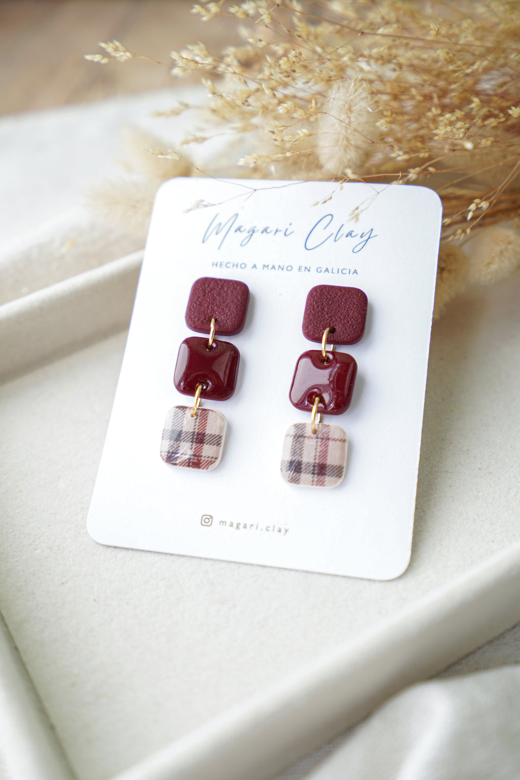 Pendientes burdeos