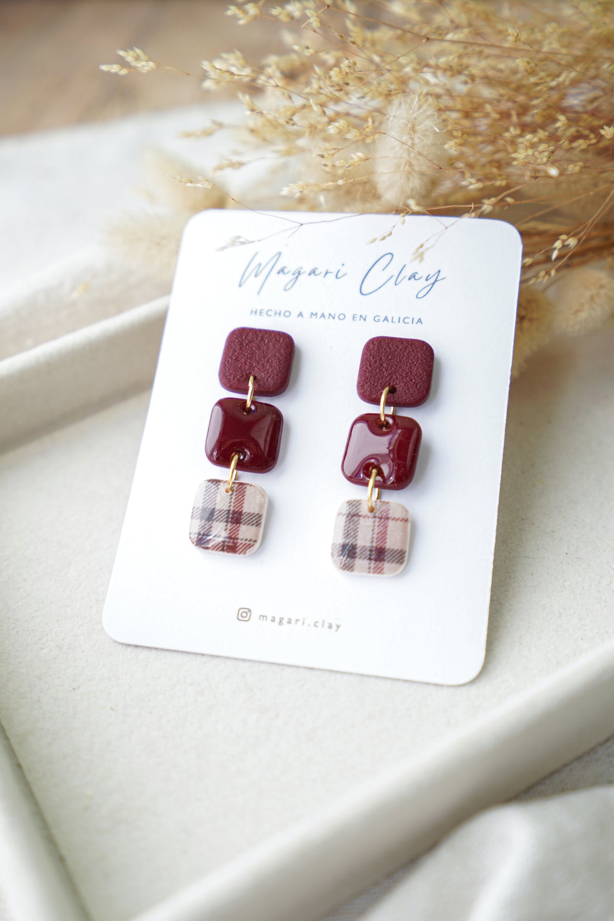 Pendientes burdeos
