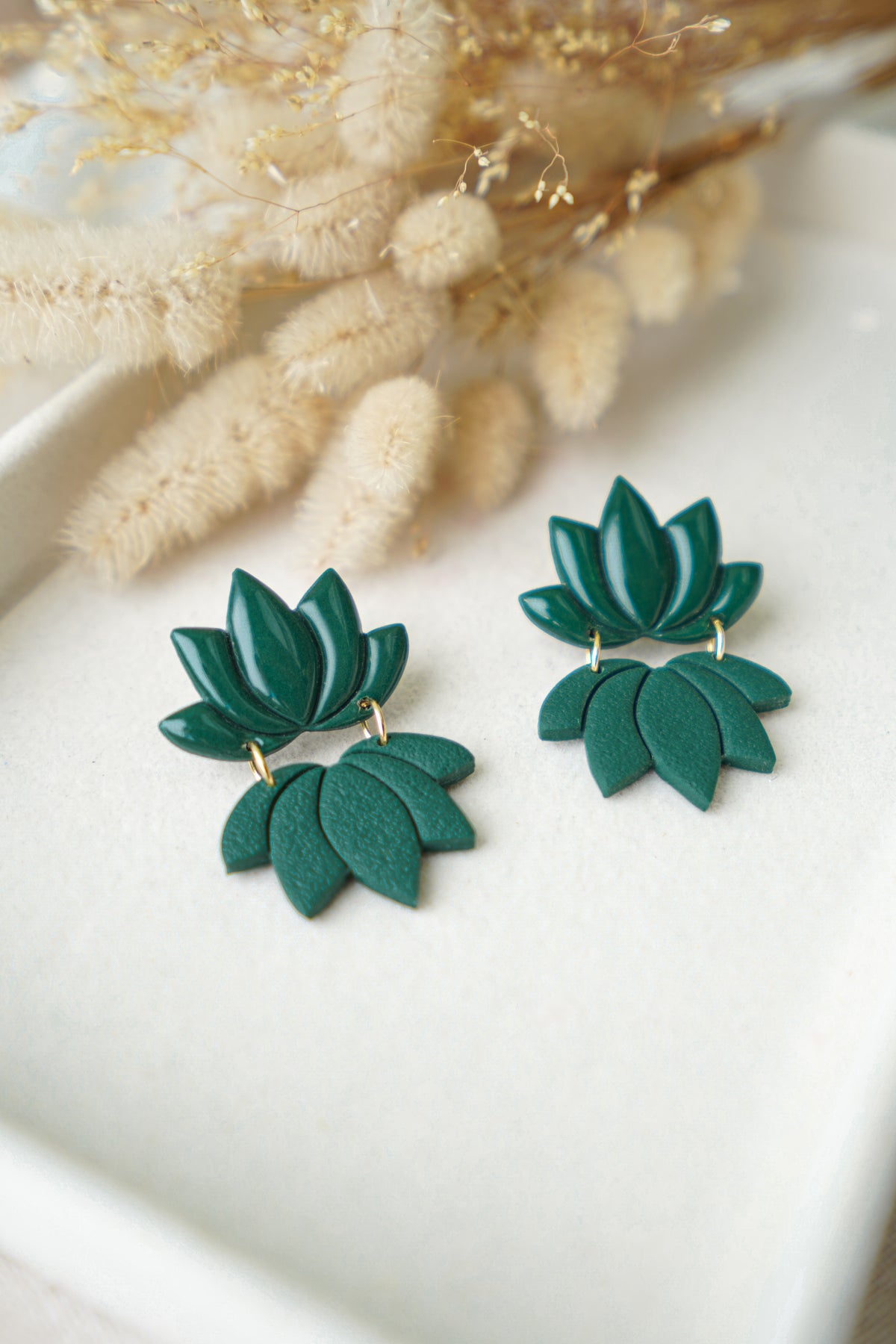 Pendientes flor de loto verde bosque