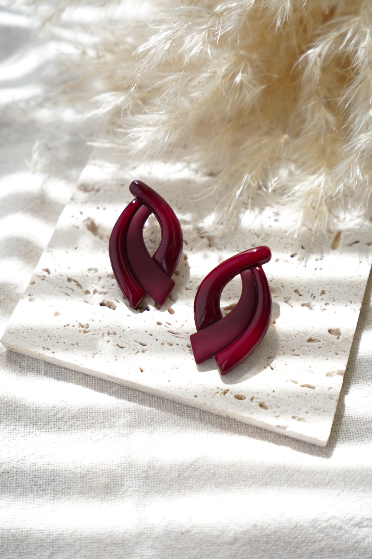 Pendientes CALÍOPE (burdeos) | Colección Esenciales de Magari