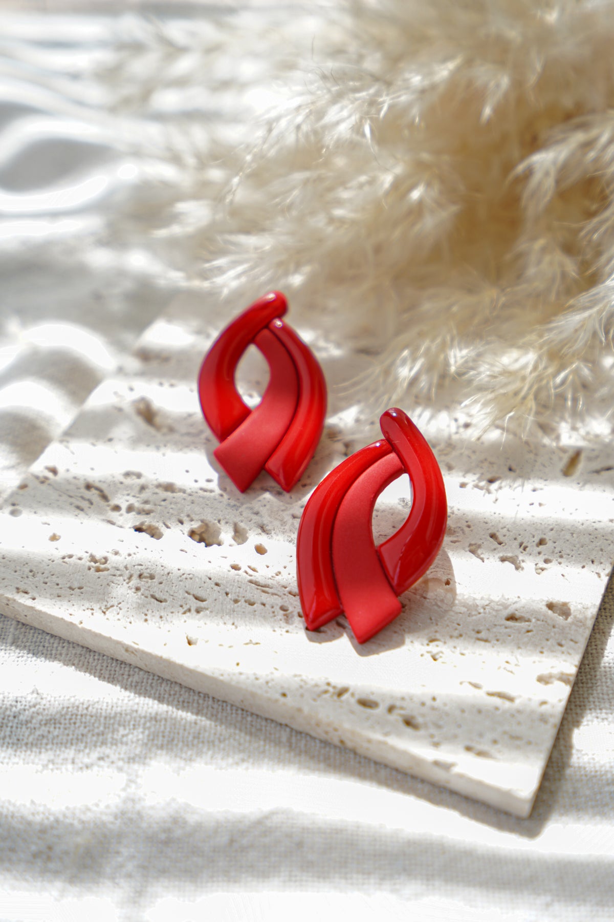 Pendientes CALÍOPE (rojo escarlata) | Colección Esenciales de Magari