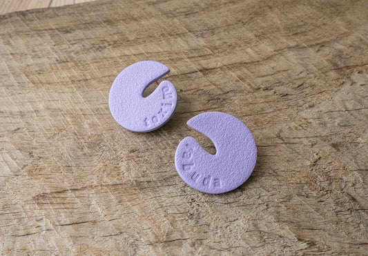 Pendientes CANTIGAS (violeta) | Colección LETRAS GALEGAS