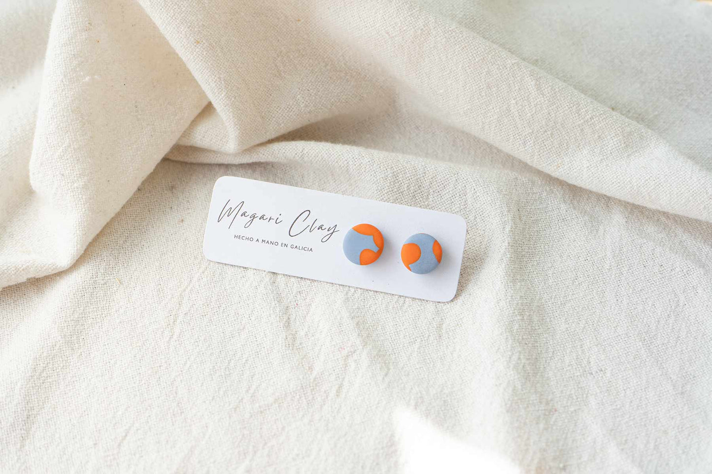 Pendientes BOTÓN REDONDO (naranja & azul bebé)  | Colección AMBULANTE 🎪 (exclusivos de feria)
