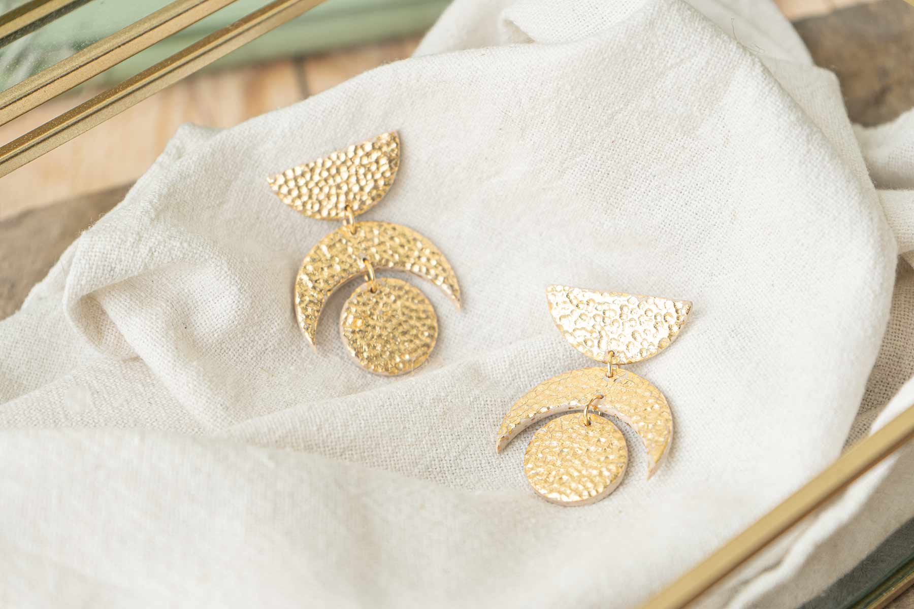 Pendientes geométricos dorados Boudica celta