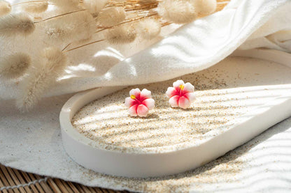 Pendientes flor de hibisco blanca y roja