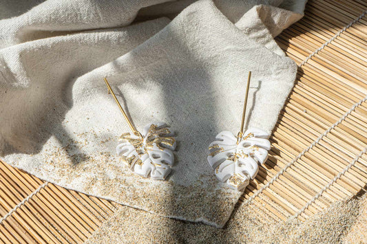 Pendientes monstera blanco y oro