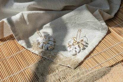 Pendientes hoja de monstera blanca aro