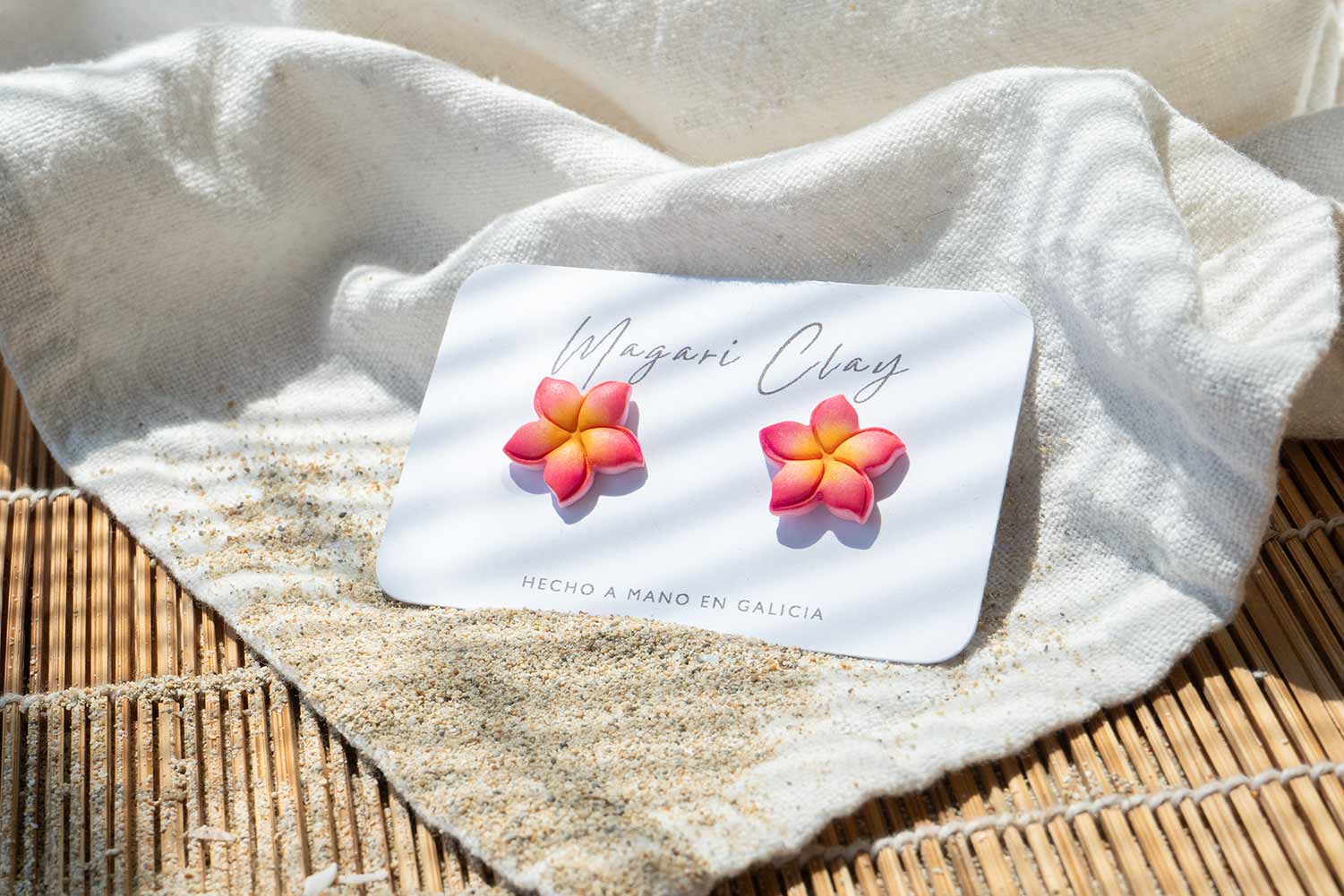 Pendientes PLUMERIA (minis) | Colección TROPICAL 🌺