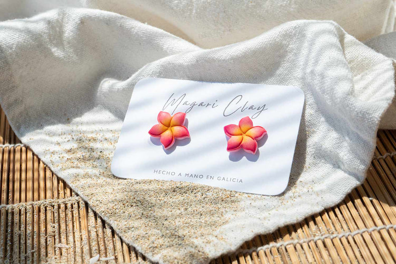 Pendientes PLUMERIA (minis) | Colección TROPICAL 🌺