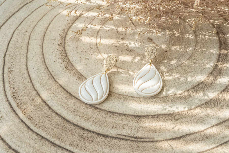 Pendientes lágrima otoñal beige